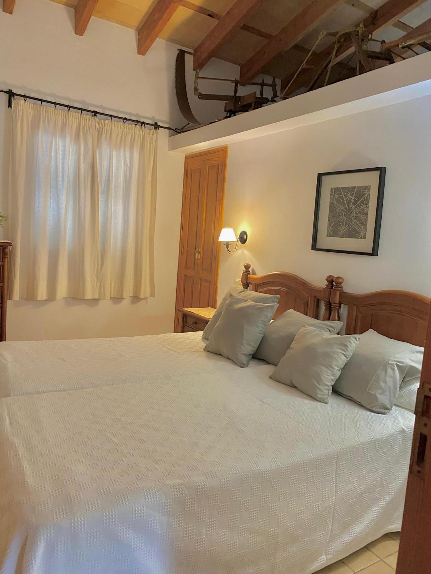 Puerto De Pollensa Villas And Apartments, With Private Mountain Ideal For Runners, Trailers,Near Puerto Pollensa Beach Approximately 5 Minutes Walking, Unique Experience In A Ullal Old Typical Mallorca House With Private Mountain And Near To The Beac ภายนอก รูปภาพ